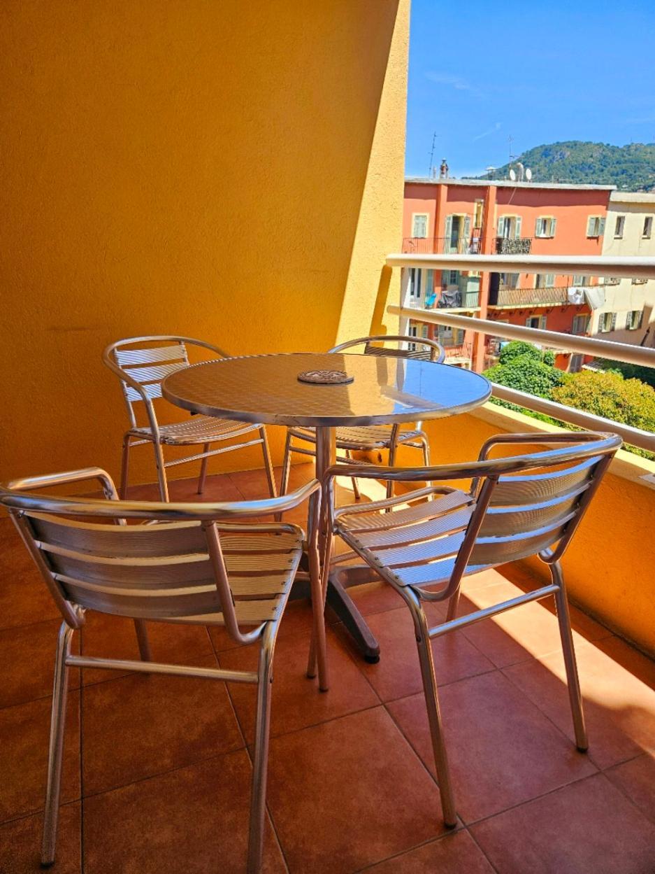 Apartment Lumineux En Plein Centre-ville, Avec Terrasse Privee Sur Cour, Situe Place Du Pin Nice
